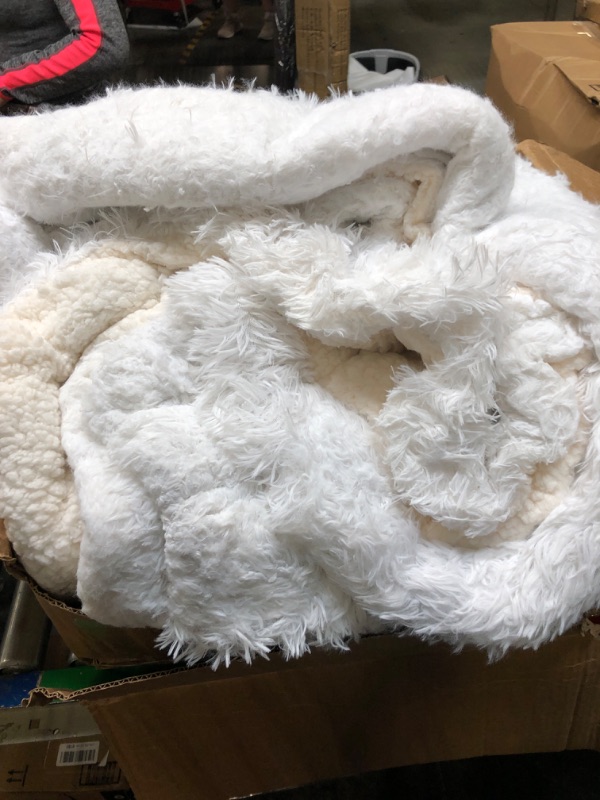 Photo 2 of **USED** ** DAMAGED **  YUSOKI Cream White Queen Faux Fur Blanket,2 Layers,90"x90" Without Pillows Big Soft Plush Fuzzy Large Warm Fluffy Throw Blanket for Bed