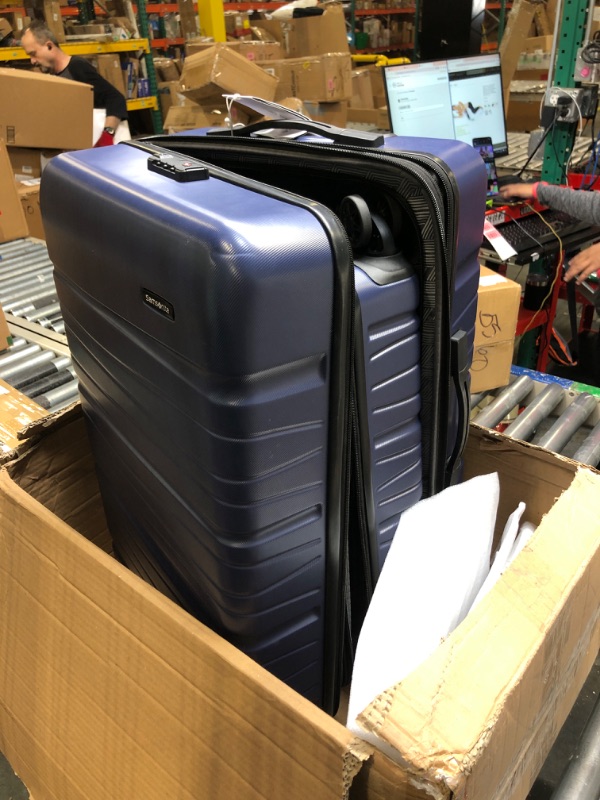 Photo 3 of *****scratch on the surface*****Samsonite Evolve SE Hardside Expandable Luggage with Spinners, Classic Navy, 2PC SET (Carry-on/Medium)