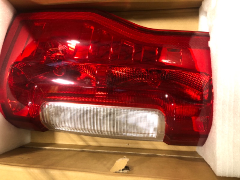 Photo 4 of Dasbecan Left Driver Side Tail Light Assembly Rear Lamp With Bulb Compatible With 2017 2018 2019 Ford F250 F350 Super Duty