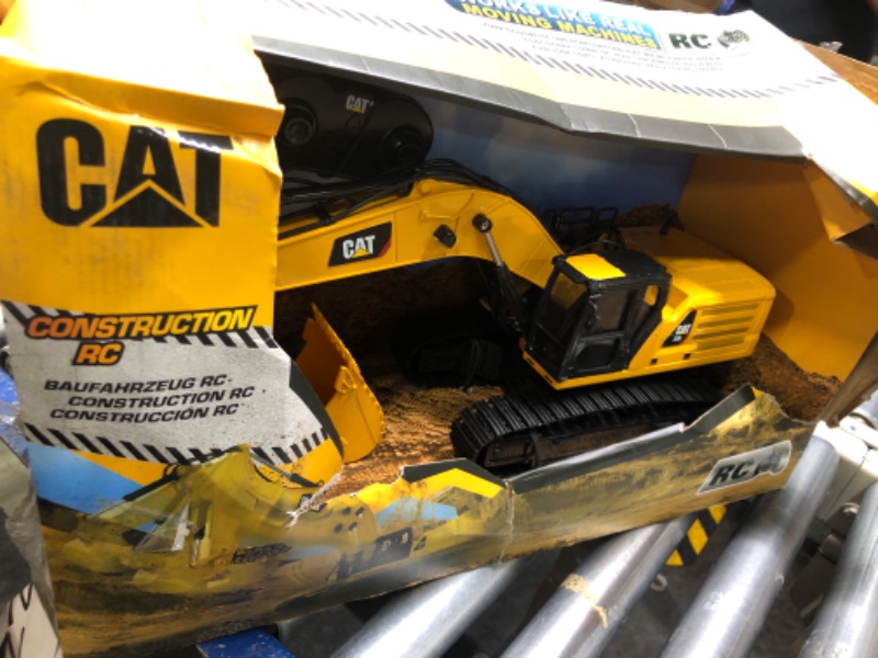 Photo 3 of Diecast Masters RC Truck CAT 336 Excavator | Fully Functional Radio Control Excavator Truck | 1:24 Scale Model Remote Control Truck, RC Caterpillar Trucks | CAT Yellow Diecast Model 25001