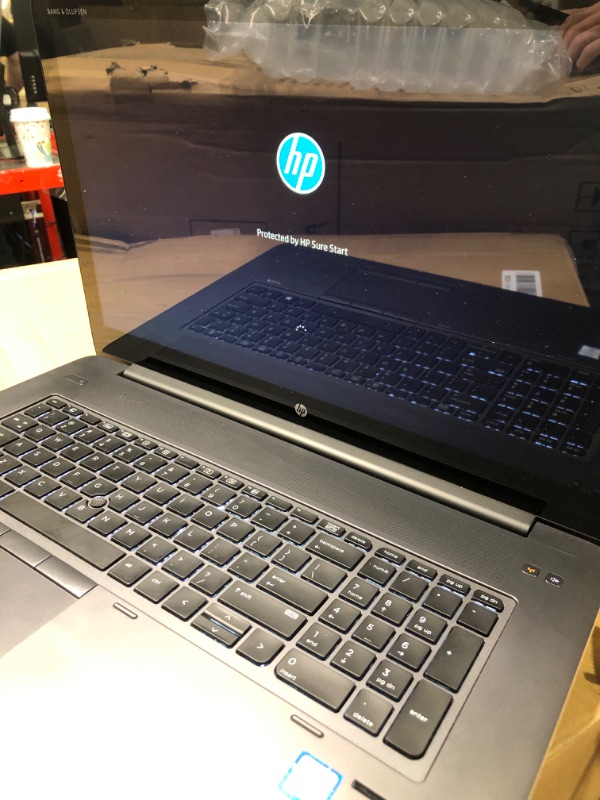 Photo 2 of HP ZBook 17 G4 Mobile Workstation (ENERGY STAR) 17.3in 500GB/8GB/8GB 2.5GHz Windows 10 Pro 64 Intel HD Graphics 630