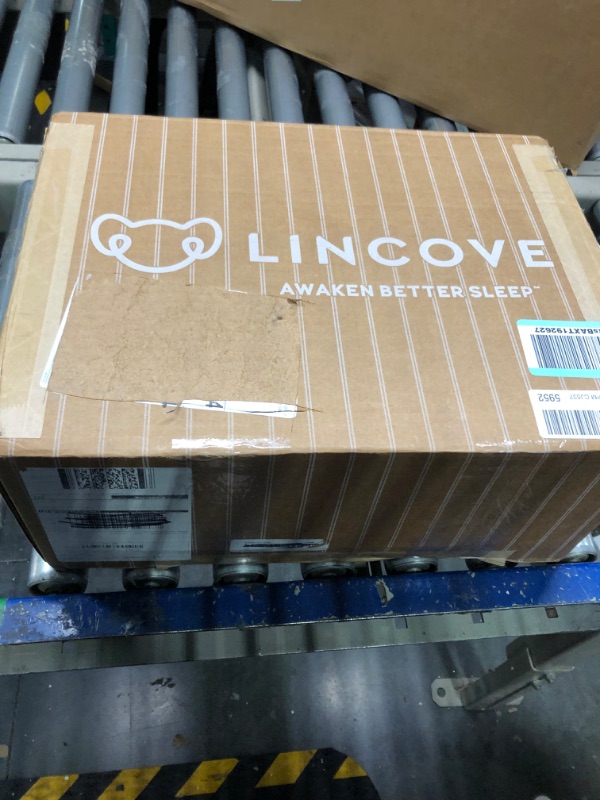 Photo 2 of **USED** Lincove Cloud Natural Canadian White Down Luxury Sleeping Pillow - 625 Fill Power, 500 Thread Count Cotton Shell, Made in Canada, Standard - Soft, 1 Pack