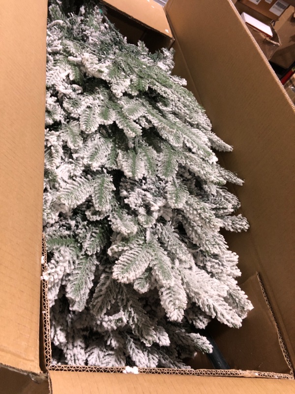 Photo 2 of [ Very Thick & Realistic Feel ] 6 Ft Pre-lit Snow Flocked Artificial Full Christmas Tree,965 PE & PVC Branch Tips,340 Warm White Lights,Heavily Flocked,Metal Stand UL Plug Hinged Xmas Tree Decor 6 feet