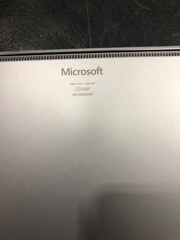 Photo 3 of (USED) Microsoft Surface Laptop 5 (2022), 13.5" Touch Screen, Thin & Lightweight, Long Battery Life, Fast Intel i7 Processor for Multi-Tasking, 16GB RAM, 512GB Storage with Windows 11, Platinum
