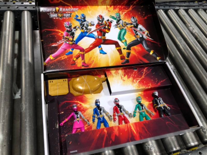 Photo 1 of Power Rangers Dino Fury 5 Ranger Team Multipack 6-Inch Action Figure Toys with Dino Fury Keys and Chromafury Saber Weapon Accessories