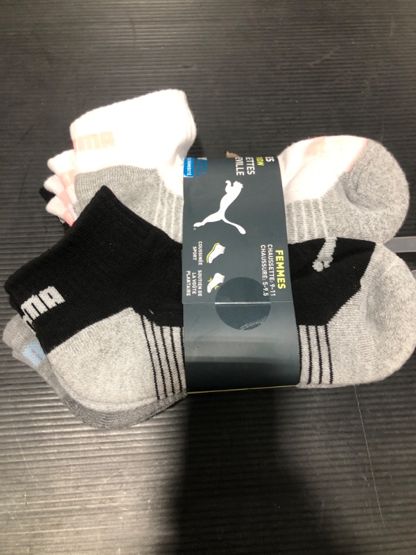 Photo 1 of 6 PAIRS OF WOMENS PUMAS SOCKS CREW LENGHTH