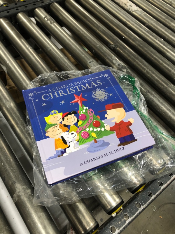 Photo 2 of A Charlie Brown Christmas: Pop-Up Edition (Peanuts) Hardcover – Pop up, September 15, 2020
