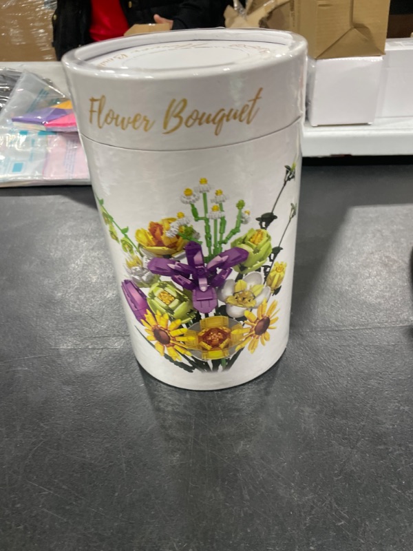 Photo 1 of  Flower Bouquet Building Sets,15 Artificial Flowers with Vase,Christmas Creative Gifts(820 PCS) 