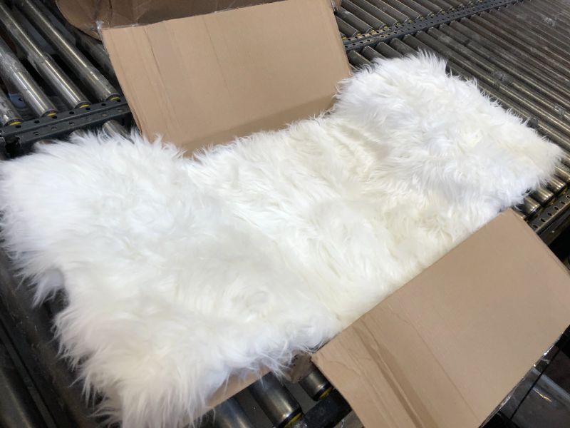 Photo 2 of Latepis Off White Rug 3x4 Area Rug Faux Sheepskin Fur Rug Washable Rug Furry Rugs for Bedroom Fluffy Rug for Living Room Dorm Cushion Luxury Home Decor Rectangle Rug 3 x 4 ft Rectangle White