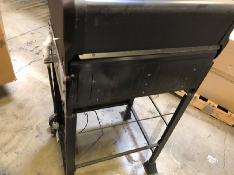 Photo 5 of 3-Burner Open Cart Propane Gas Grill in Black, LID WILL NOT CLOSE 
