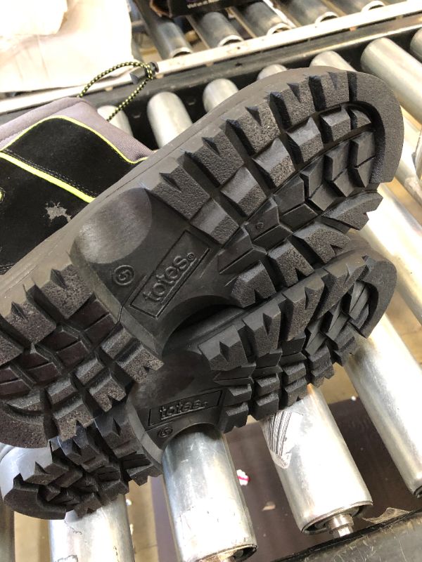 Photo 1 of KIDS SNOW BOOTS SIZE 5