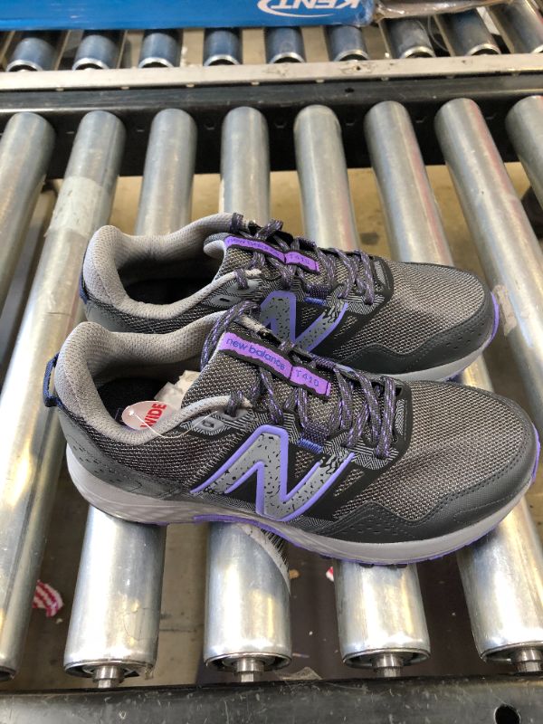 Photo 1 of WOMEN'S NEW BALANCE SNEAKERS SIZE 12
