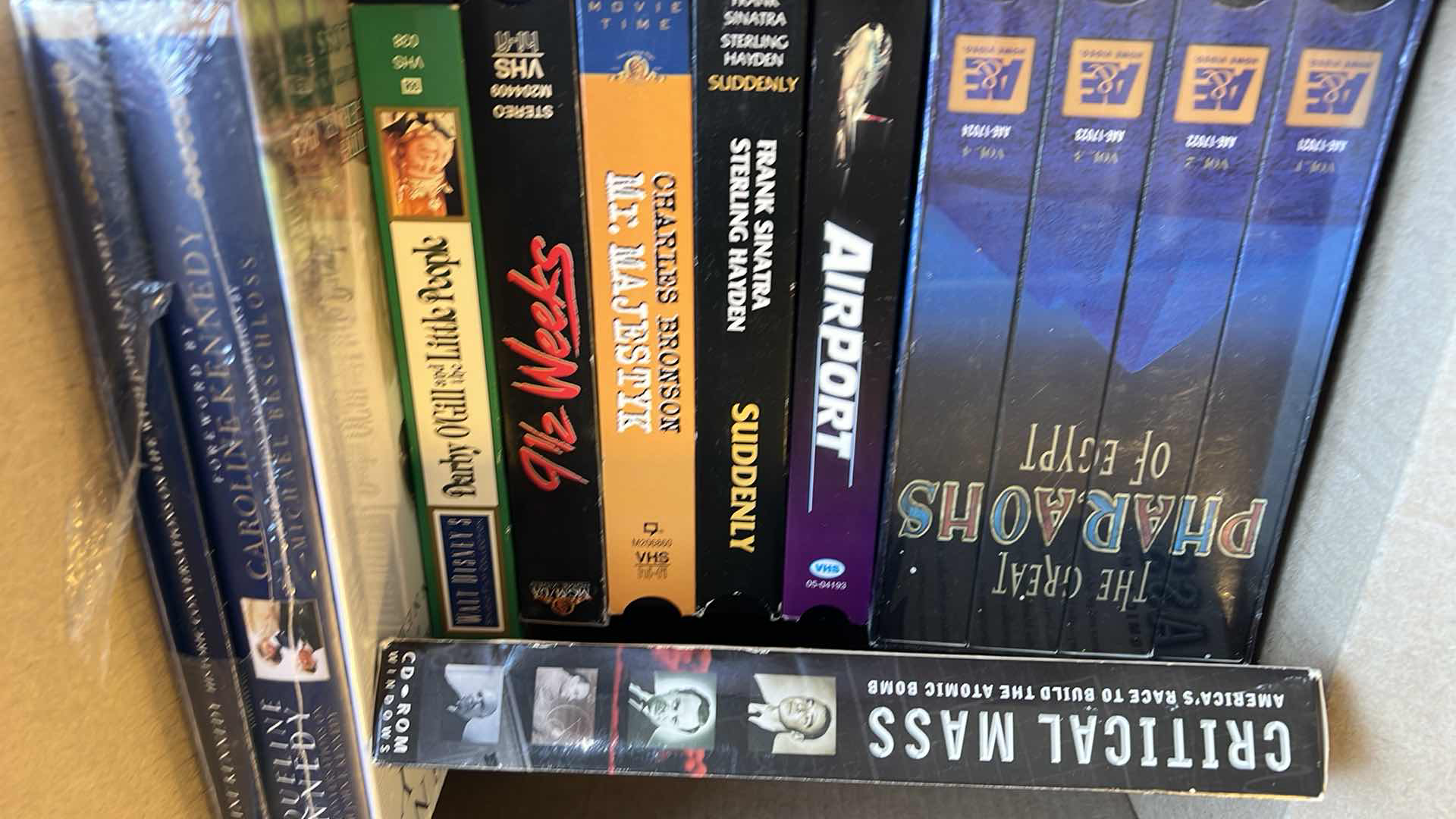 Photo 1 of CONTENT OF BOX-VHS TAPES (VARIOS TITLES)