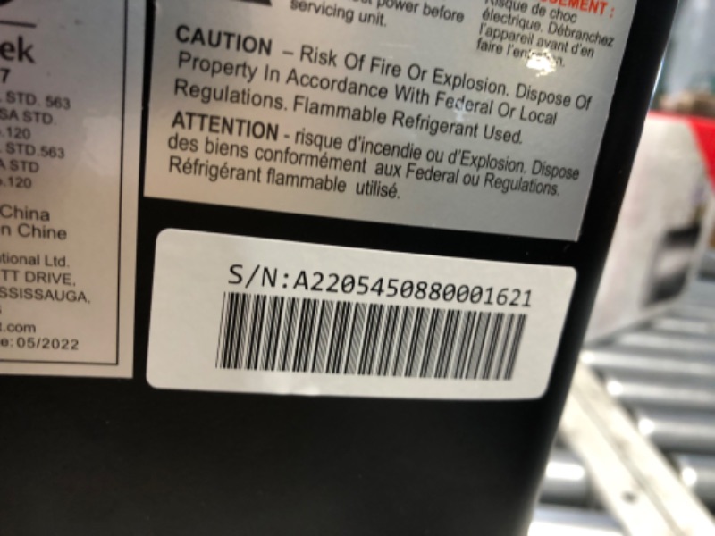 Photo 6 of ***HEAVILY USED AND DIRTY - MISSING ICE TRAY AND SCOOP - POWERS ON - UNABLE TO TEST FURTHER - SEE PICTURES***
Frigidaire Compact Countertop Ice Maker, Makes 26 Lbs. Of Bullet Shaped Ice Cubes Per Day, Silver Stainless