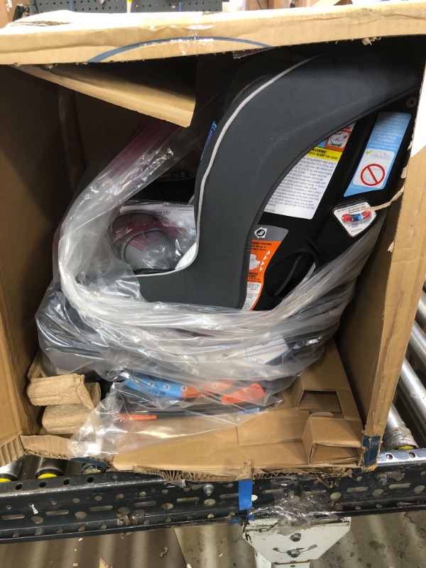 Photo 1 of Graco Extend2Fit Convertible Car Seat, Rear-Facing and Forward-Facing, Extended Rear-Facing Seat Option, Redmond, Ideal for Newborns, Infants, and Toddlers