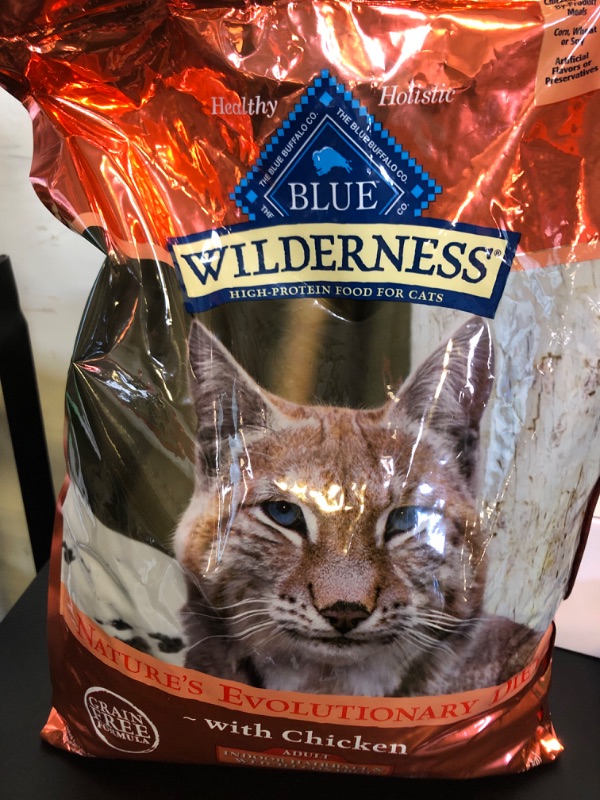 Photo 2 of Blue Buffalo Cat Food for Indoor Cats, Wilderness Hairball Control & Weight Management, Natural Chicken Recipe, Adult Indoor Dry Cat Food, 11 lb bag
