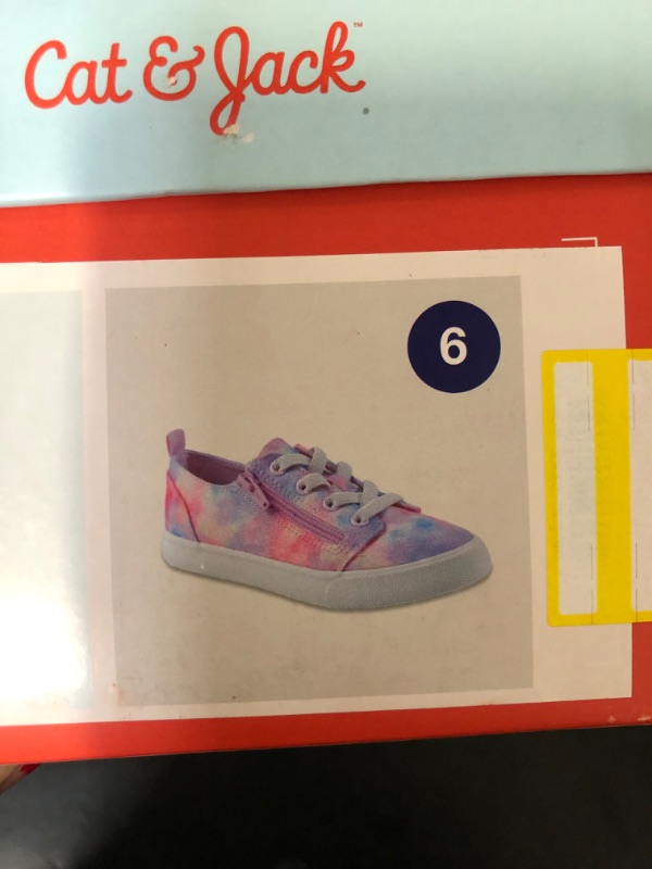 Photo 1 of CAT & JACK GIRLS LUCIEN SNEAKERS SIZE 6