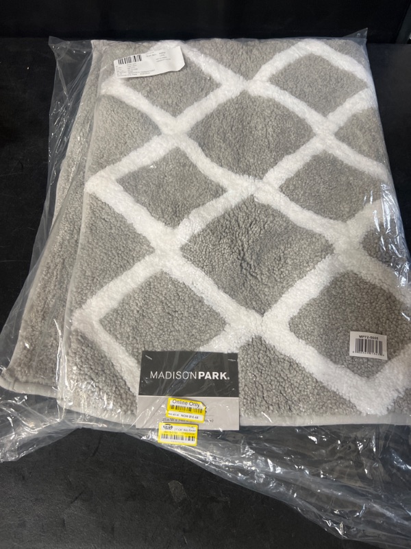 Photo 2 of Madison Park Bittman Reversible Bathroom Rug - High Pile Luxrurious Tufted Plush Bath Mat Absorbent, Quick Dry, Geometric Design Shower Room Décor, 21x34, Grey 21x34" Grey