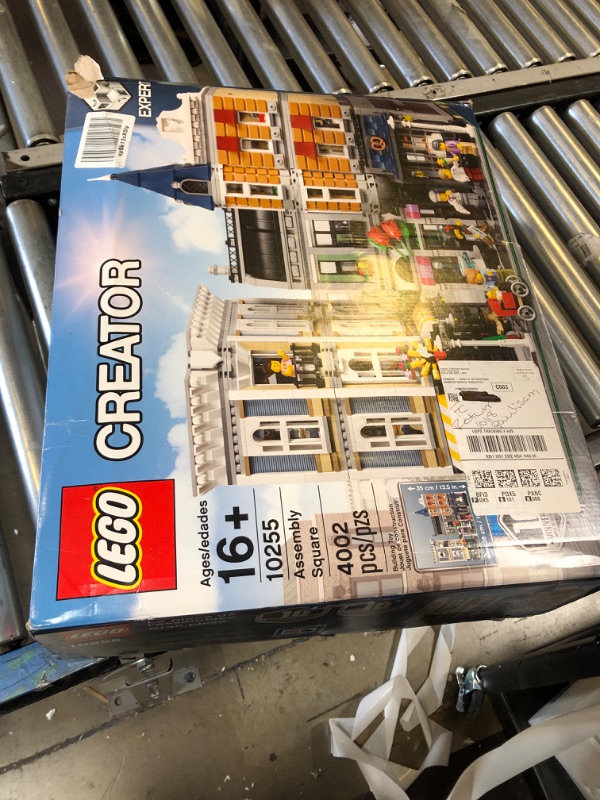 Photo 2 of LEGO Creator Expert Assembly Square 10255 Building Kit (4002 Pieces)
