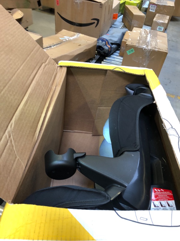 Photo 2 of Safety 1st Grand 2-in-1 Booster Car Seat, Extended Use: Forward-Facing with Harness, 30-65 pounds and Belt-Positioning Booster, 40-120 pounds, High Street