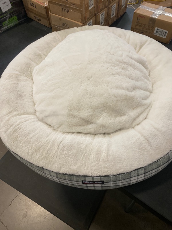 Photo 4 of Kirkland Signature Round Pet Bed 42"