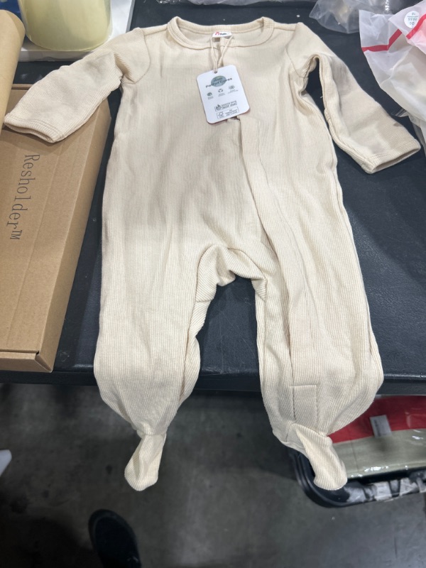 Photo 1 of PATPAT Baby Footie Jumpsuit Snug Fit Long-sleeve SIZE 6-9M