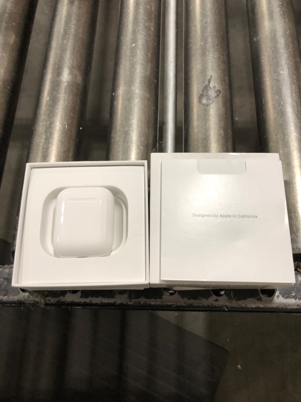 Photo 2 of Apple AirPods with Charging Case 