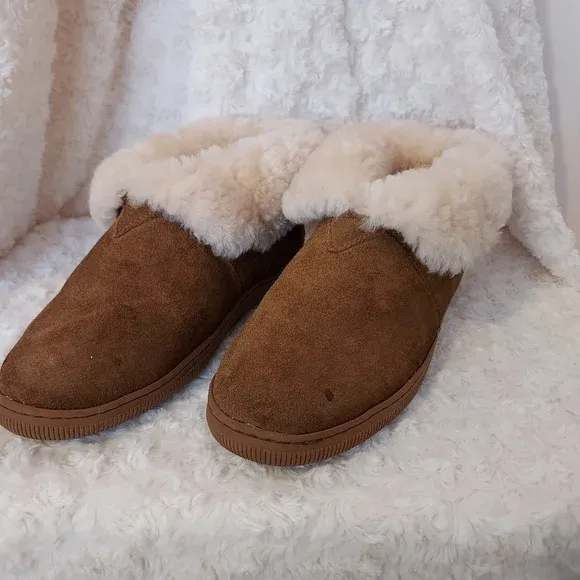 Photo 1 of Bearpaw Men's Indoor Outdoor Sherpa Lined Slippers - size 9
