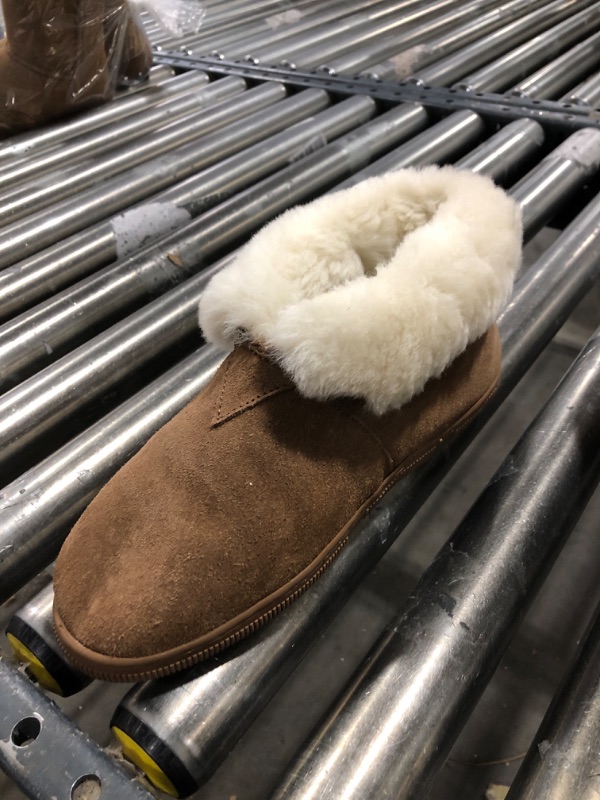 Photo 2 of Bearpaw Men's Indoor Outdoor Sherpa Lined Slippers - size 9
