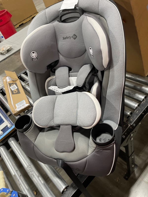 Photo 2 of Safety 1st Crosstown All-in-One Convertible Car Seat, Rear-Facing 5-40 pounds, Forward-Facing 22-65 pounds, and Belt-Positioning Booster 40-100 pounds, Seal