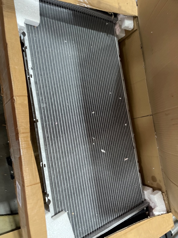 Photo 2 of AUTOMOTY Canada radiator 2423 compatible with Cadillac Escalade, Chevrolet Avalanche, Chevrolet Silverado, Chevrolet Tahoe, Chevrolet Suburban, GMC Yukon, GMC Sierra