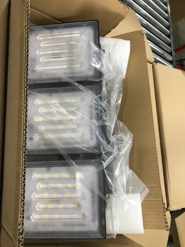 Photo 2 of LED Flood Light Outdoor, STASUN 150W 15000lm 6000K Daylight White IP66 Waterproof, Commercial Parking Lot Light,3 Heads for Yard Street Stadium House Floodlight Bright Security Lights for Outdoor Area
4 pack- 2 per box
