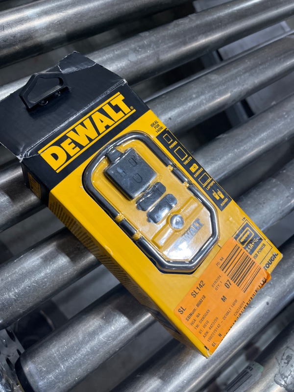 Photo 2 of DeWalt Power Inverter Dxaepi140