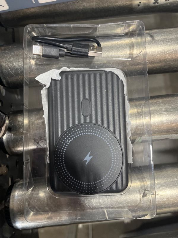 Photo 1 of Bluestone 15w Super Fast Magnetic Wireless 10,000 mAh High Capacity Power Bank

