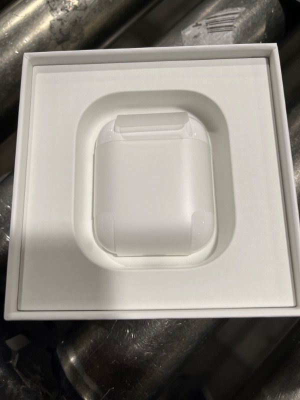 Photo 3 of Apple - AirPods with Charging Case (2nd generation) - White
