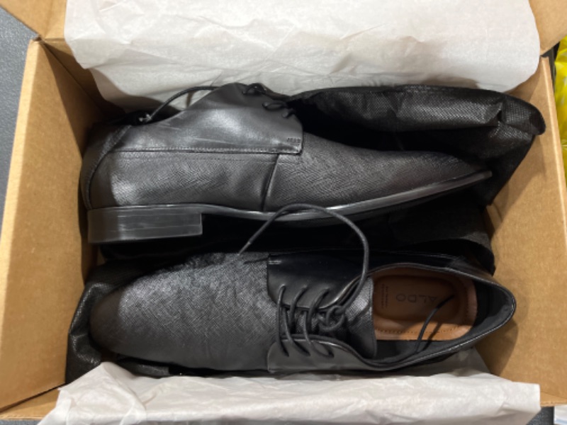 Photo 2 of  Men's Brodie Oxford Shoe SIZE 10