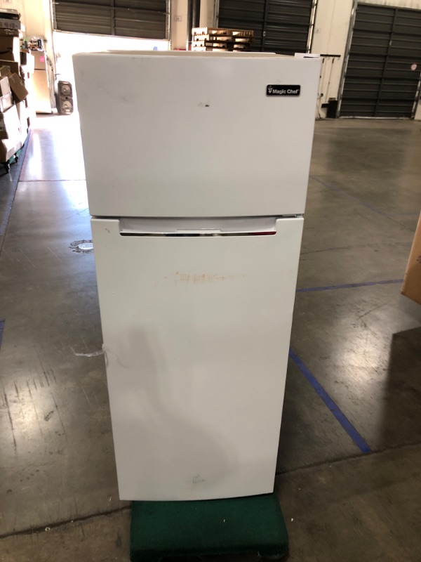 Photo 2 of 13.9 Cu. Ft. Top-Freezer Refrigerator