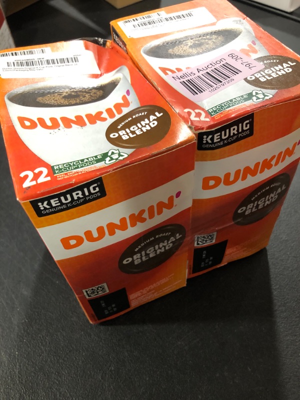 Photo 2 of 2 COUNT - Dunkin' Original Blend Medium Roast Coffee, 88 Keurig K-Cup Pods Original 22 Count (Pack of 4) EXP MARCH 21, 2024