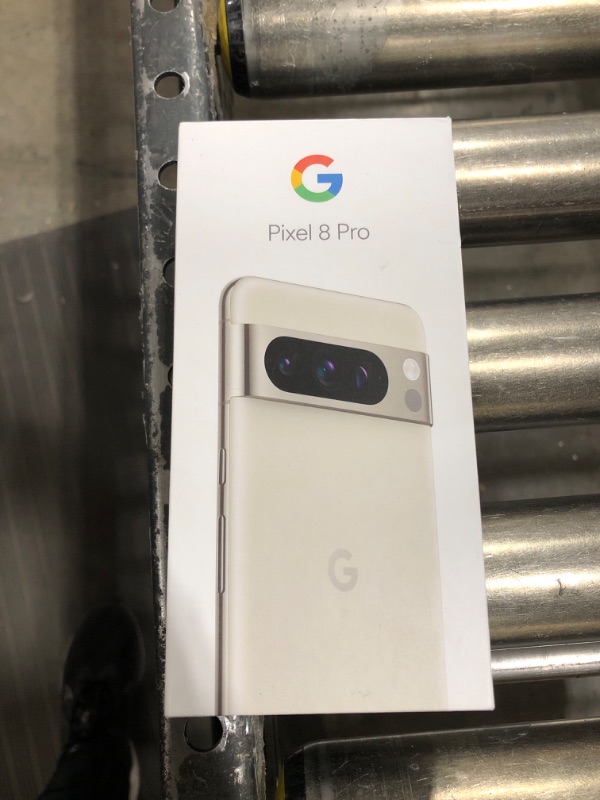 Photo 2 of Google Pixel 8 Pro - Unlocked Android Smartphone with Telephoto Lens and Super Actua Display - 24-Hour Battery - Porcelain - 128 GB
