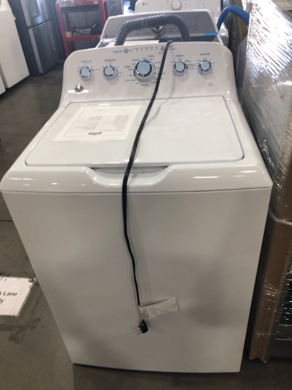 Photo 2 of GE 4.5-cu ft High Efficiency Agitator Top-Load Washer (White)
