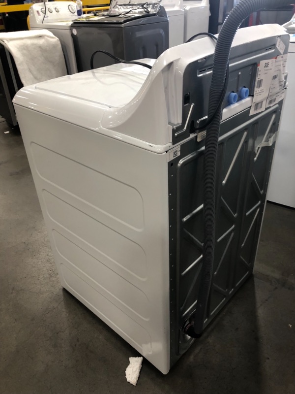 Photo 4 of GE 4.5-cu ft High Efficiency Agitator Top-Load Washer (White)
