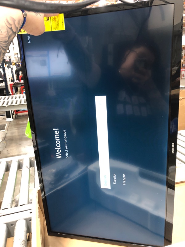 Photo 2 of SAMSUNG 32-inch Class LED Smart FHD TV 1080P (UN32N5300AFXZA, 2018 Model)