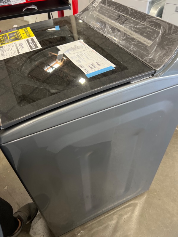 Photo 7 of Whirlpool Smart Capable w/Load and Go 5.3-cu ft High Efficiency Impeller and Agitator Smart Top-Load Washer (Chrome Shadow) ENERGY STAR