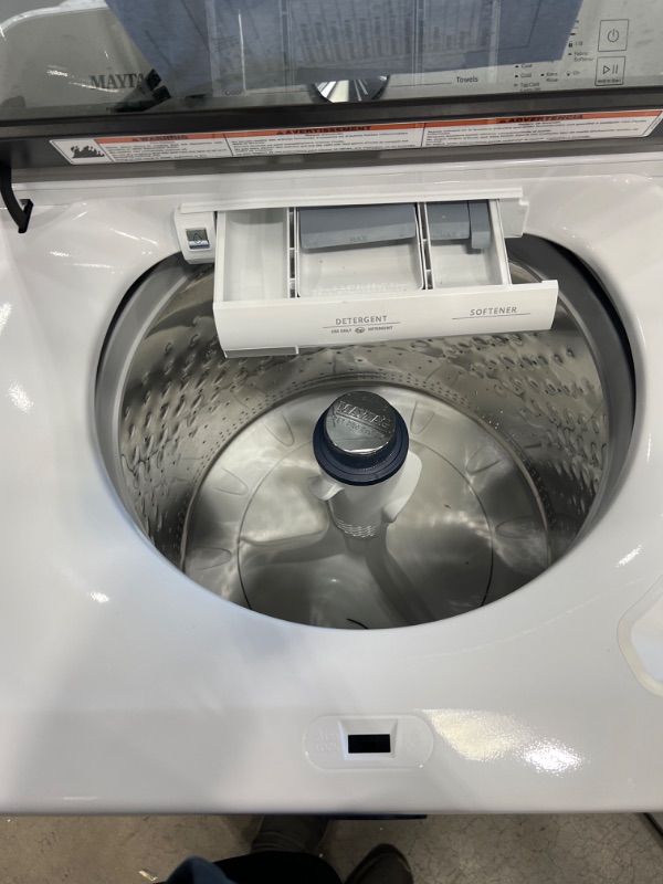 Photo 3 of Maytag Pet Pro 4.7-cu ft High Efficiency Agitator Top-Load Washer (White)