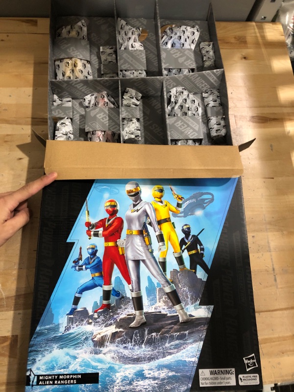 Photo 1 of Power Rangers Lightning Collection 5-Pack Alien Rangers of Aquitar 6-inch Action Figures, Toys Kids Ages 4 and Up (Amazon Exclusive)