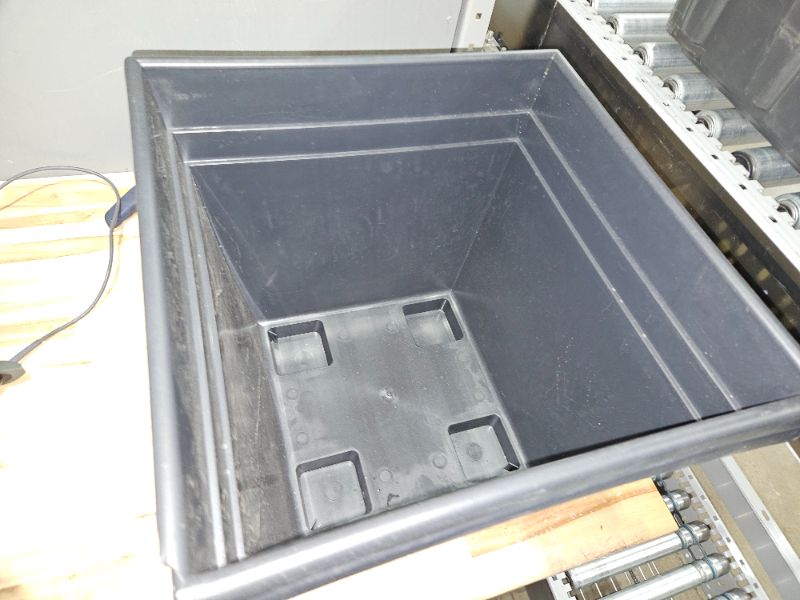Photo 1 of (SEE NOTES) Garden Treasures 17.75-in x 17.75-in Black Plastic Planter