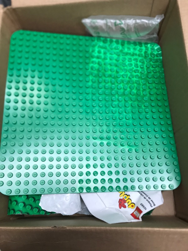 Photo 1 of LEGO DUPLO Classic Green Building Plate 10980 Building Toy Set for Kids, Toddler Boys and Girls Ages 18mos+ (1 Pieces)