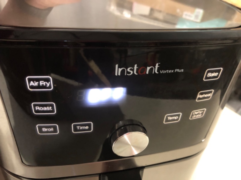 Photo 4 of ***USED AND DIRTY - POWERS ON - UNABLE TO TEST FURTHER***
Instant Pot Vortex Plus 6-in-1 6-Quart Large Air Fryer Oven with Customizable Smart Cooking Programs