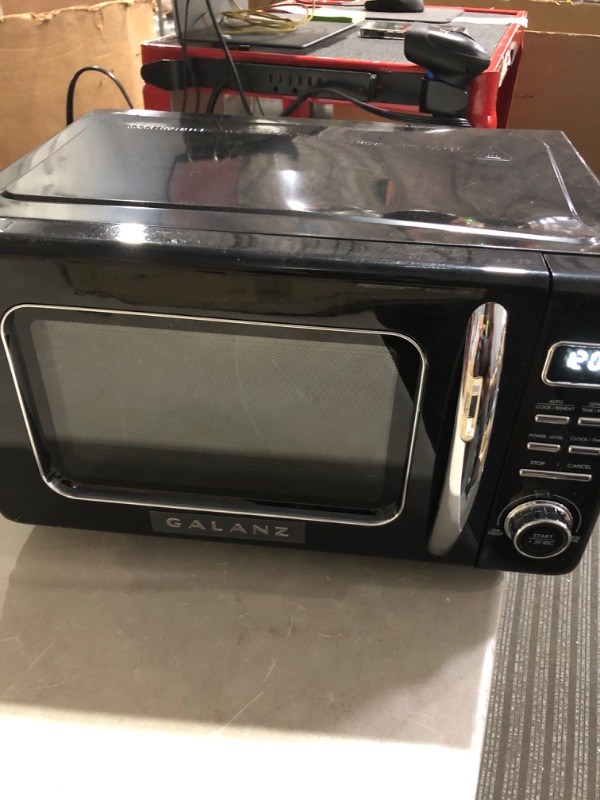 Photo 3 of 0.9 cu. ft. 900-Watt Retro Countertop Microwave in Black