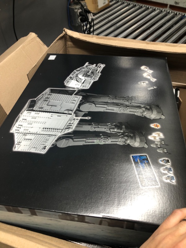 Photo 1 of **SEE NOTES/DAMAGED**
LEGO Star Wars at-at 75313 Building Set for Adults (6785 Pieces)1025821265
